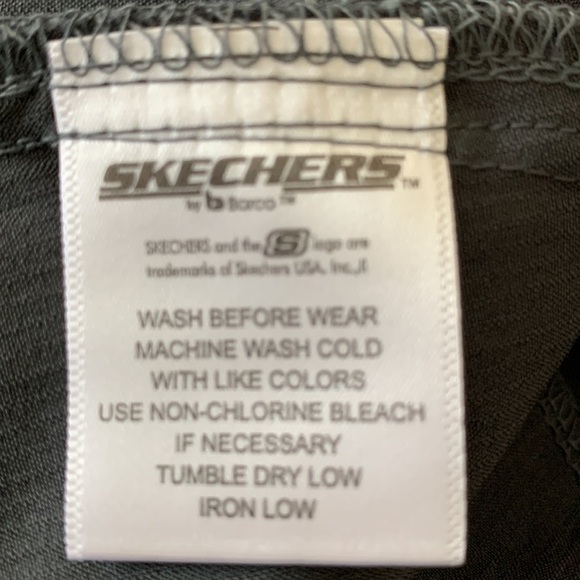 Skechers by Barco Gray Scrubs top V-Neck, NWT, size Large, 4 way stretch - Picture 5 of 5